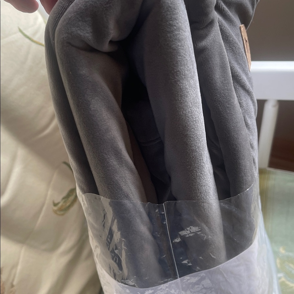UGG Bliss Throw Blanket  color gray silver - Picture 9 of 12